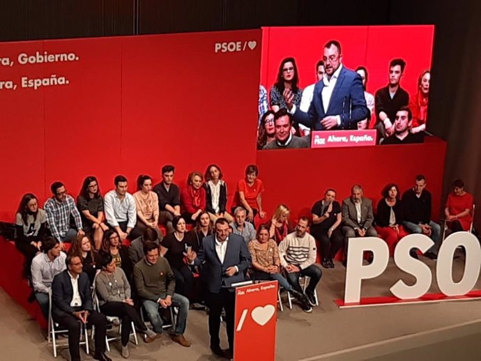 El presidente del Principado, Adrián Barbón, en un acto organizado por el PSOE en Gijón