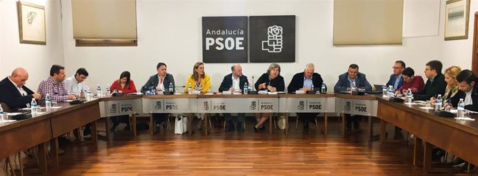 Reunión de Clara Aguilera y Antonio Pradas con represenatntes agrarios y portavoces socialistas