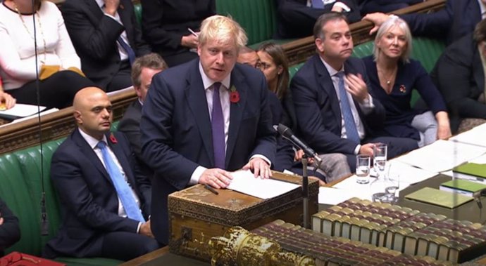 AMP.- R.Unido.- Johnson sufre un nuevo revés en el Parlamento y accede a propone
