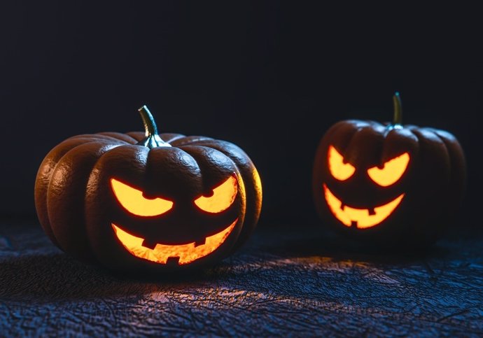 Cada vez hay más personas que se suman a la tradición de disfrazarse cada 31 de octubre. Según pasan los años, Halloween acoge más adeptos, desde niños que salen a pedir caramelos a sus vecinos a jóvenes y adultos que disfrutan de fiestas de disfraces d