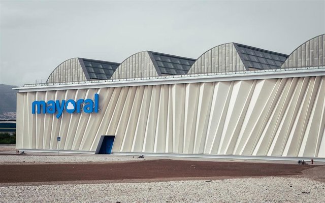 Antigua Intelhorce fábrica de Mayoral System Arquitectura rehabilitación