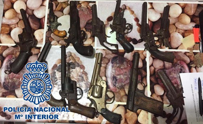 La Policía desmantela en Algeciras dos puntos de venta de cocaína y heroína