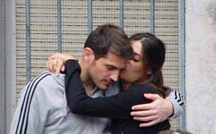 Sara e Iker en el pueblo  de Iker Casillas