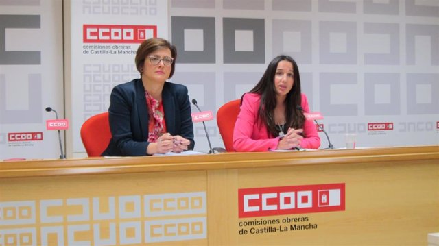 La secretaria de Acción Sindical de CCOO-CLM, Carolina Vidal, y la secretaria de Mujeres e Igualdad de CCOO-CLM, Rosario Martínez, en rueda de prensa
