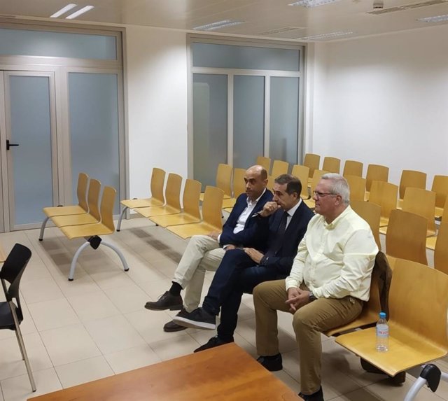 Gabriel Echávarri, Lalo Díez y Pedro de Gea, en el primera sesión del juicio; de archivo.