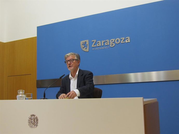 El portavoz de ZeC en el Ayuntamiento de Zaragoza, Pedro Santisteve.