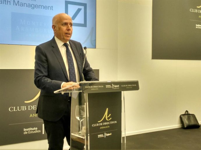 El presidente de KPMG España, Hilario Albarracín, en un desayuno-coloquio.