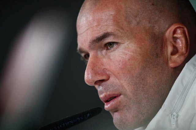 El entrenador del Real Madrid, Zinedine Zidane, en rueda de prensa en la Ciudad Deportiva de Valdebebas
