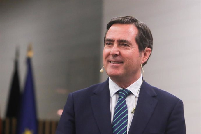 Economía.- CEOE pide al futuro Gobierno que baje impuestos a las empresas, no re