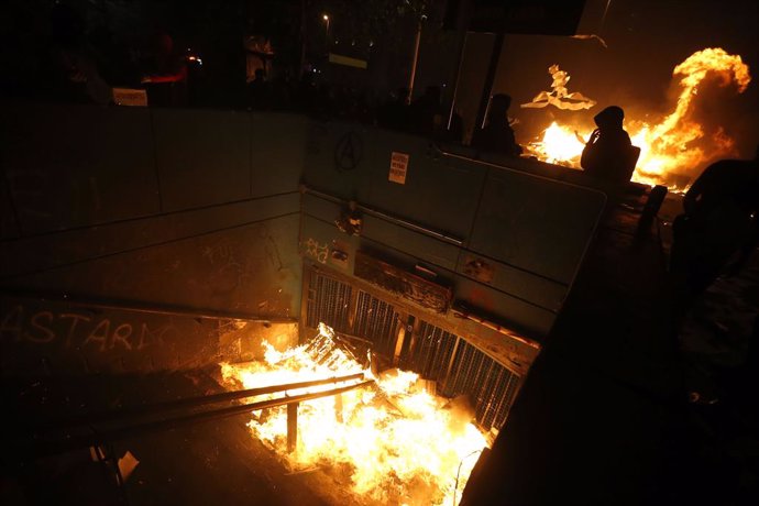 Chile.- El alcalde de Santiago denuncia un nivel de violencia "nunca visto" en l