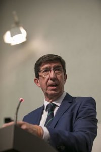 Junta niega que en el acuerdo presupuestario con Vox se recoja facilitar a Interior datos sobre inmigrantes irregulares