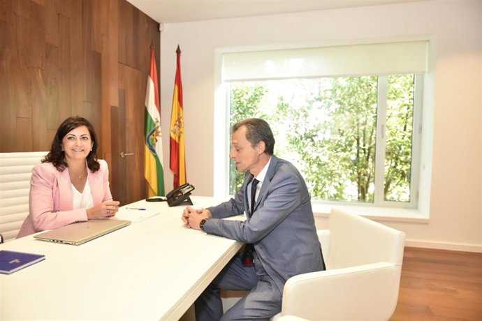 El ministro de Ciencia, Pedro Duque, reunido en Logroño con la presidenta riojana, Concha Andreu