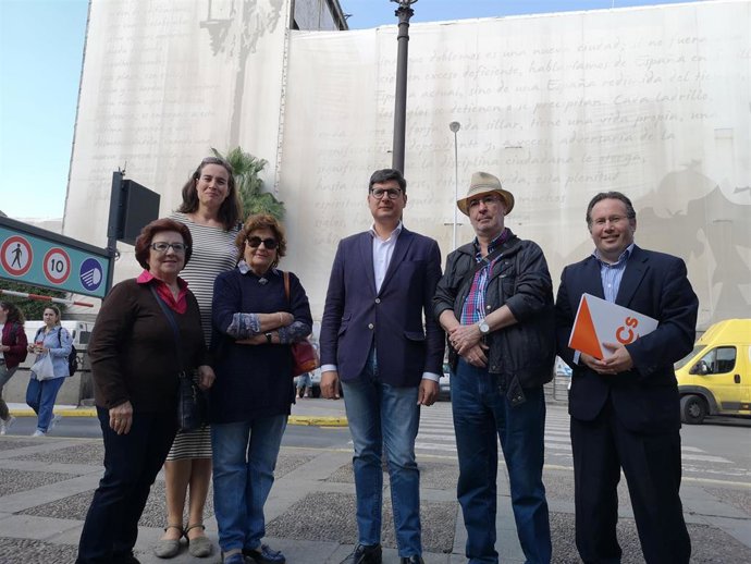 Álvaro Pimentel, con vecinos del entorno de la Gavidia