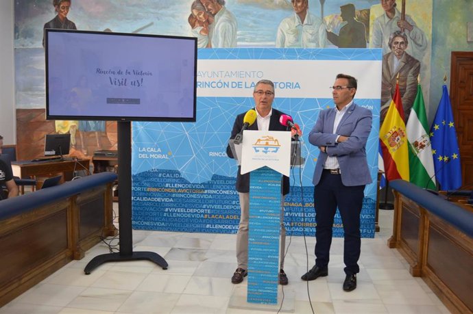 El alcalde, Francisco Salado, en rueda de prensa sobre la presencia de Rincón de la Victoria en la WTM de Londres.