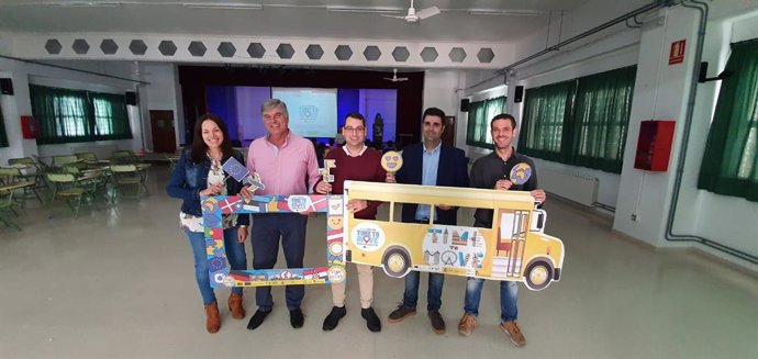 García (segundo por la dcha.) en la jornada 'Time to Move' en Puente Genil