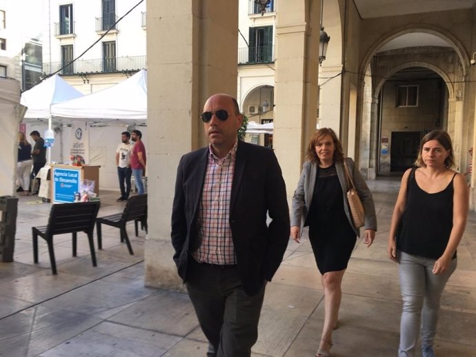 Gabriel Echávarri llega a la Audiencia de Alicante, de archivo.