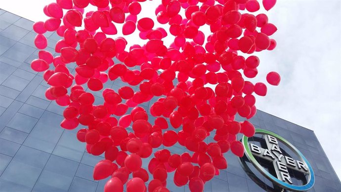 Globos en la sede de Bayer