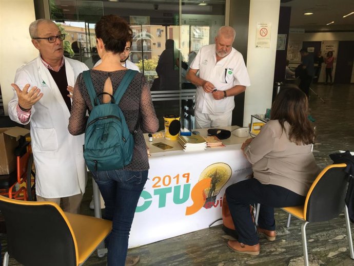 Especialista del Virgen del Rocío se suman al Día Mundial del Ictus