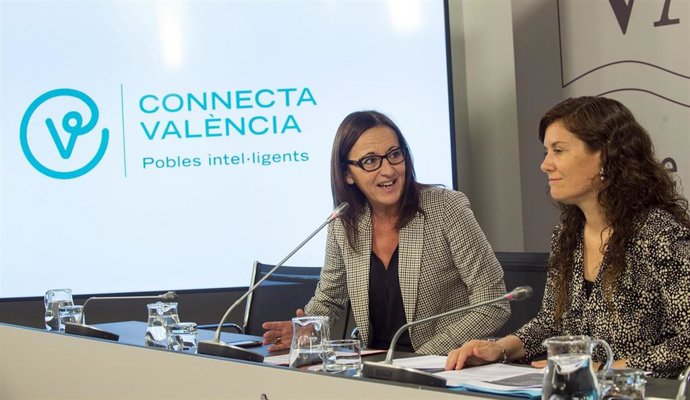 M Josep Amigó i Mentxu Balaguer en la presentación de las ayudas de smart cities