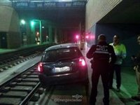 Adif denuncia en la Policía al conductor del coche que ha circulado por error por un andén hasta Santa Justa en Sevilla