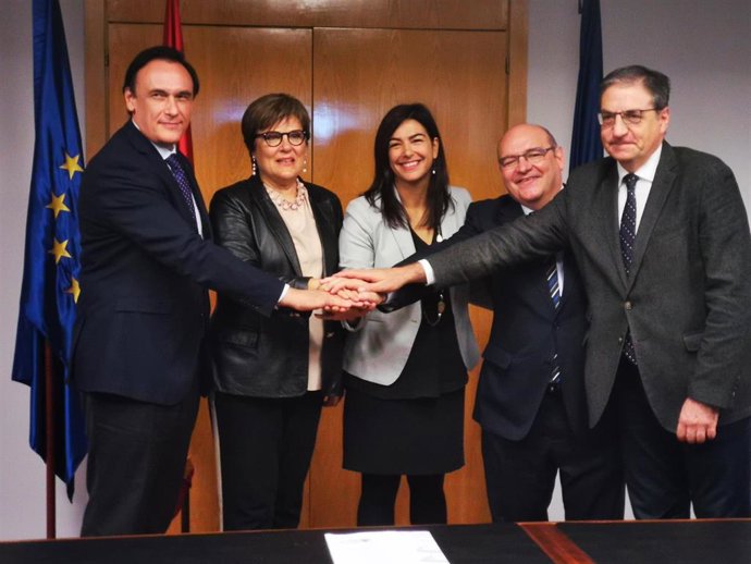 Villamandos, Heras, Rienda, Pingarrón y Soriano durante la firma del protocolo entre Gobierno, universidades y CSD.