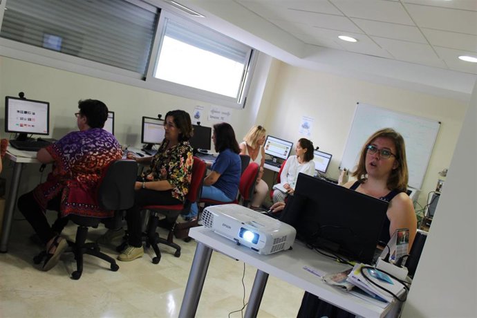 Usuarias en un centro Guadalinfo./Archivo