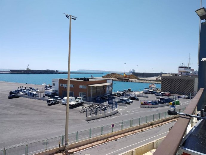 Graneles en el Puerto de Alicante.