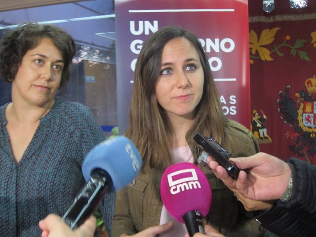 La portavoz adjunta de Unidas Podemos-IU en el Congreso y Diputada por Navarra, Ione Belarra, y la diputada nacional Teresa Arévalo.