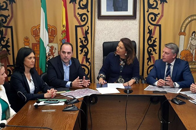 Visita de la consejera de Agricultura, Ganadería, Pesca y Desarrollo Sostenible, Carmen Crespo, al Ayuntamiento de Herrera (Sevilla).