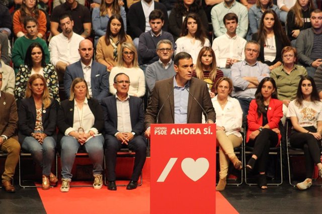 Pedro Sánchez, en un mitin del PSOE en Santander antes de las elecciones del 10N