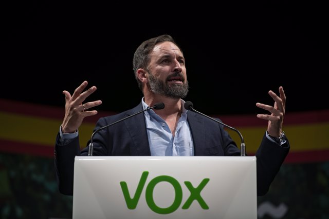 El presidente de Vox, Santiago Abascal durante su intervención en un acto público en el Teatro Quijano de Ciudad Real (España) el 28 de octubre de 2019.