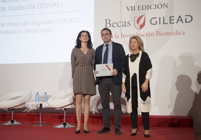 Santiago Montes, del IDIVAL, recibe el premio Gilead