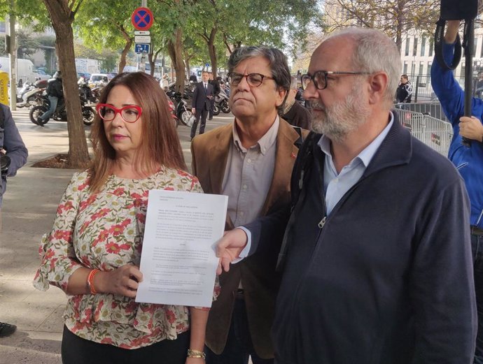 La abogada Sonia Reina, el vicepresidente de SCC, Javier Marin, y el abogado Manuel Miró