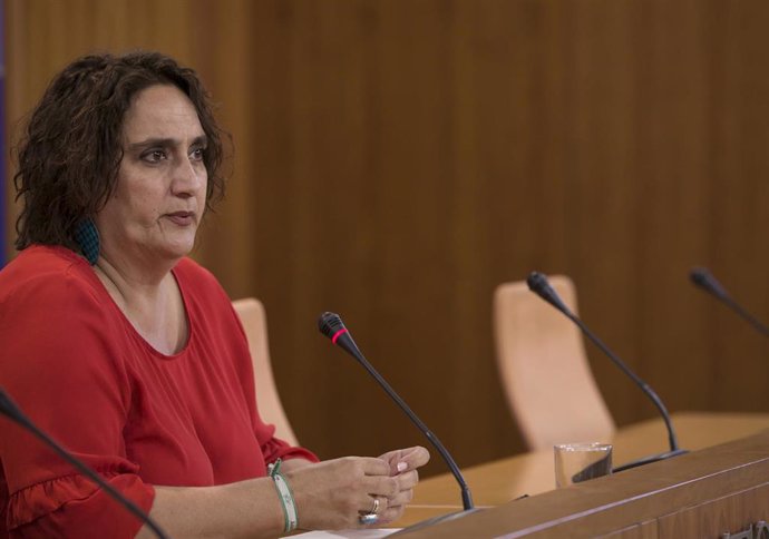 Rueda de prensa de la portavoz adjunta del Grupo Parlamentario Adelante Andalucía, Ángela Aguilera. En el Parlamento de Andalucía. Foto de archivo