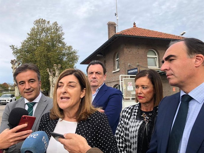 La presidenta del PP, María José Sáenz de Buruag, en Solvay