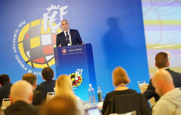 Luis Rubiales, presidente de la RFEF, durante su discurso de apertura del ciclo de conferencias 'UEFA GROW'