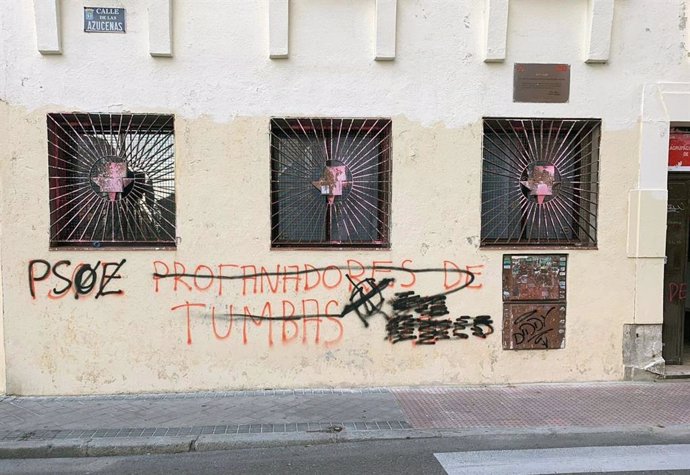 Ataque vandálico a la Casa del Pueblo socialista en el distrito de Tetuán.