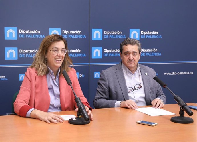 Armisén (I) y Merino (D) presentan el I Showroom Agroalimentario de Palencia.