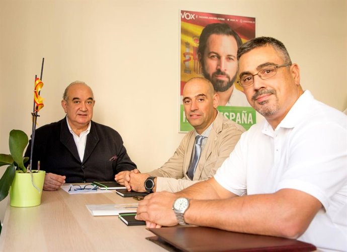 El candidato de Vox por Cantabria el 10N se reúne con Unión de Oficiales de la Guardia Civil