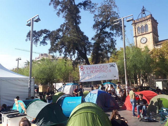 Acampada a la plaa Universitat de Barcelona
