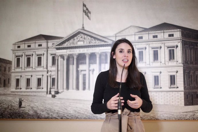 La portavoz de Unidas Podemos en el Congreso de los Diputados, Irene Montero, en rueda de prensa ante los medios tras la reunión de la Diputación Permanente del Congreso, en Madrid (España), a 22 de octubre de 2019.