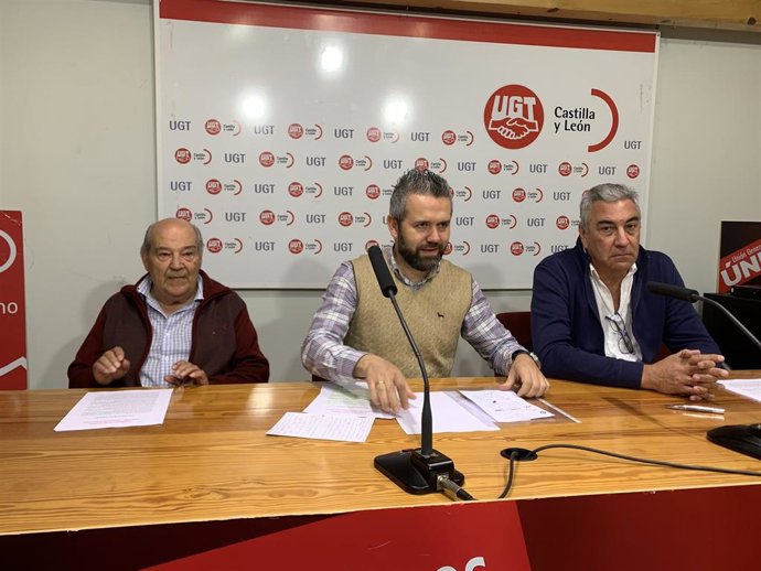 Pablo Zalama, Raúl Santa Eufemia y Santiago Galván, en la rueda de prensa de UGT.
