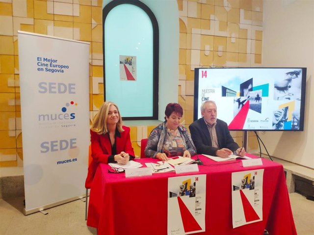 Presentación con la presencia de izquierda a derecha de la agregada cultural de la Embajada de Noruega en España, Lotte Katrine Tollefsen, la alcaldesa de Segovia, Clara Luquero y el director del certamen, Eliseo de Pablos.