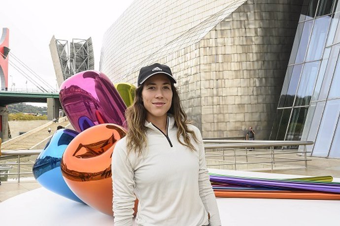 La tenista Gabiñe Muguruza visita el Museo Guggenheim de Bilbao