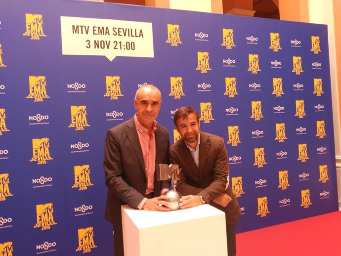 Antonio Muñoz y Manuel Gil, con el galardón de los MTV EMA