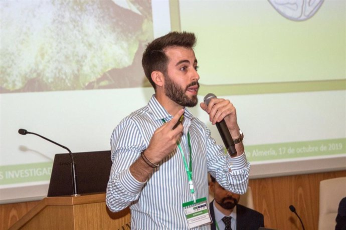 El joven investigador Álvaro Polonio, doctor en Biología Celular y Molecular por la Universidad de Málaga