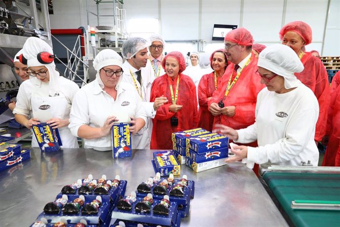 Calviño y Lambán visitan la empresa Chocolates Lacasa
