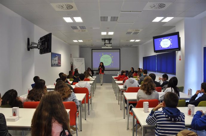 Alumnos en el PCT Cartuja en el programa 'Ciencia y Tecnología en Femenino'