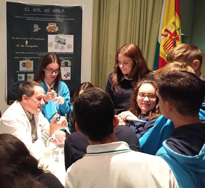Imagen de archivo de una actividad organizada por el CSIC en uno de sus centros en Andalucía durante la Semana de la Ciencia.