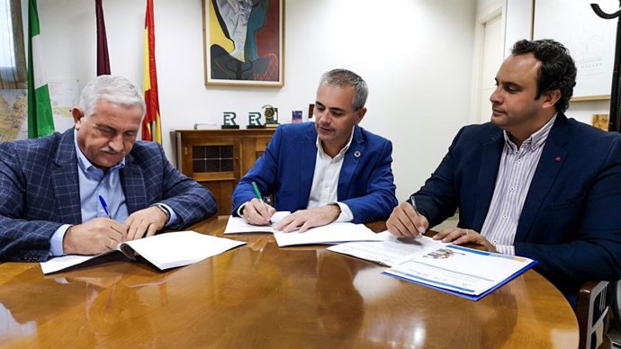 José del Río y Julio Andrade firman un acuerdo de colaboración